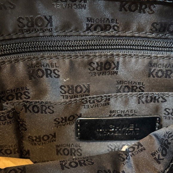 Michael Kors Shiny Black crackle leather Tote with Gold Chains - Picture 3 of 10